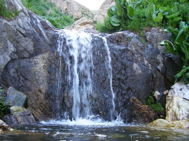 Водопады в горах Западного Тянь Шаня